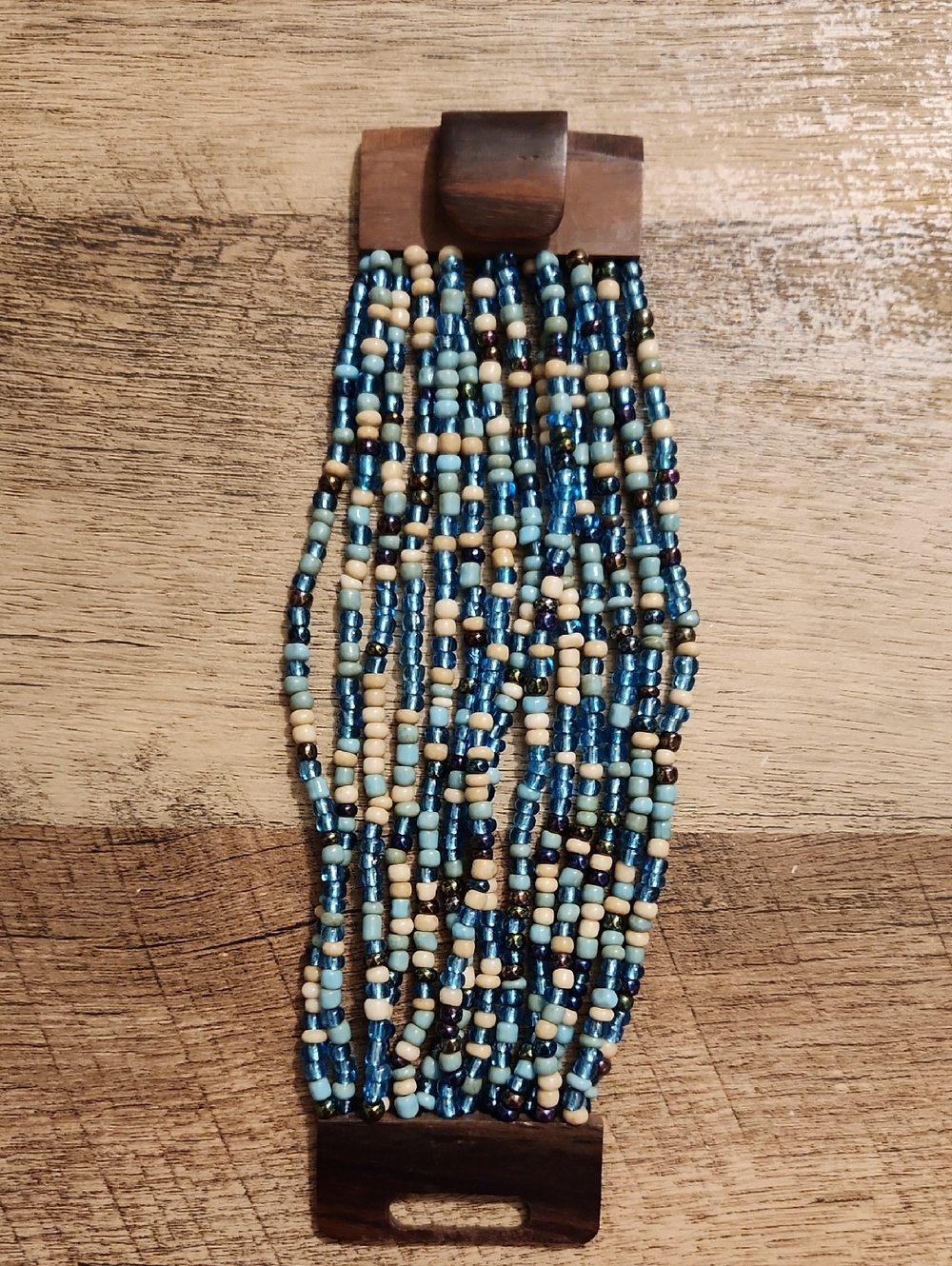 Beaded Bracelet in Blue and Cream With Wooden Latch